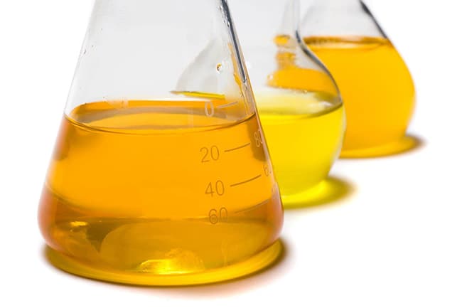 Nguyên liệu dầu nền nguyên chất có dạng lỏng ở nhiệt độ thường