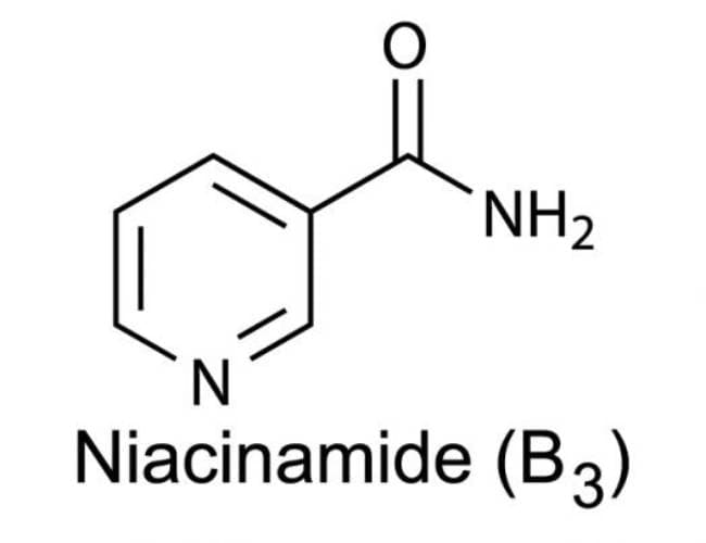 Niacinamide thuộc nhóm vitamin B, phức hợp vitamin B3. Trong sản phẩm chăm sóc da và mỹ phẩm, nó được sử dụng để loại bỏ vấn đề da liên quan đến mụn và lỗ chân lông.