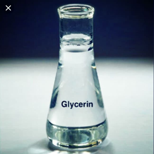 Glycerin là một chất giữ ẩm được sử dụng lâu đời và phổ biến nhất cho đến ngày nay.