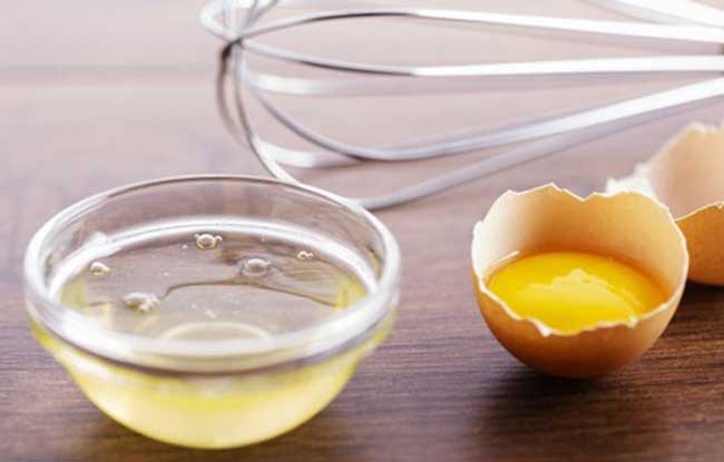 Lòng trắng trứng hiệu quả tốt trong việc điều trị sẹo mụn trứng cá.