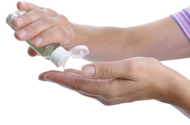 Nước rửa tay khô được thiết kế nhỏ gọn, tiện lợi 