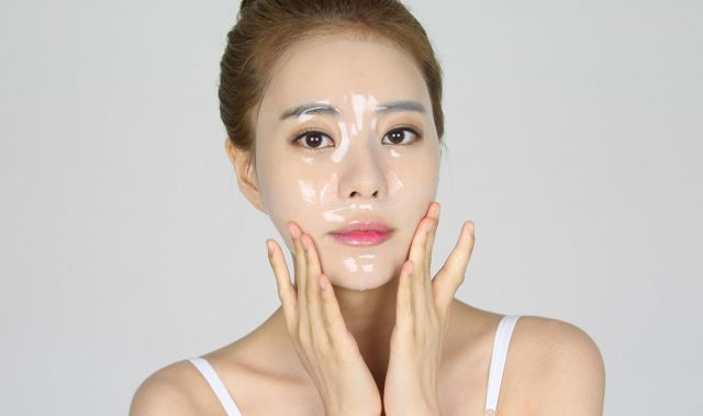 Sử dụng mặt nạ giúp làn da căng bóng