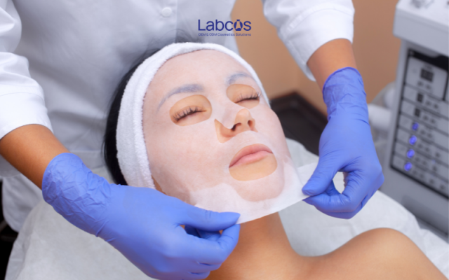 Sử dụng mặt nạ giúp làn da ngăn ngừa bụi bẩn từ môi trường