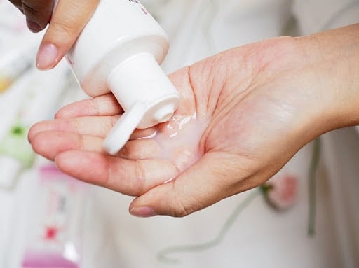 Dung dịch vệ sinh phụ nữ là sản phẩm được các chuyên gia khuyên dùng