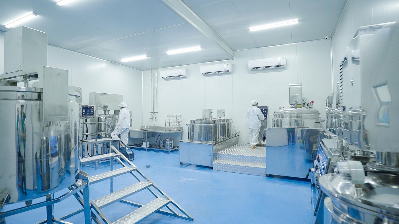 Máy móc nhập khẩu và lắp đặt chuẩn GMP