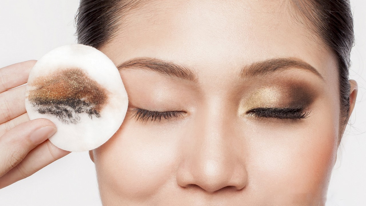 Nước tẩy trang là sản phẩm cực kỳ quan trọng với phái đẹp