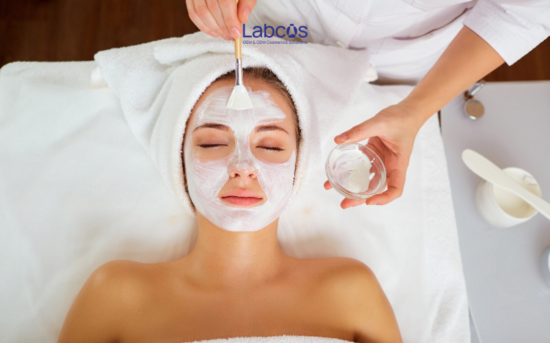 Sử dụng mặt nạ giúp làn da căng bóng