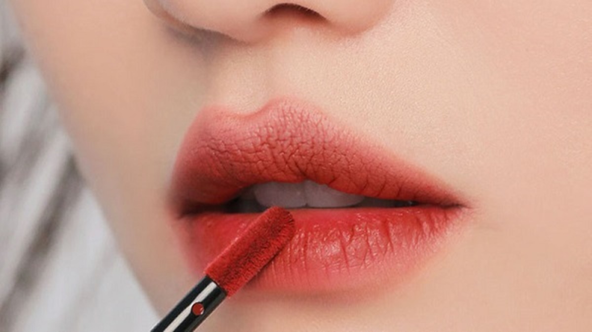 Vì sao son môi là món đồ không thể thiếu của phụ nữ?