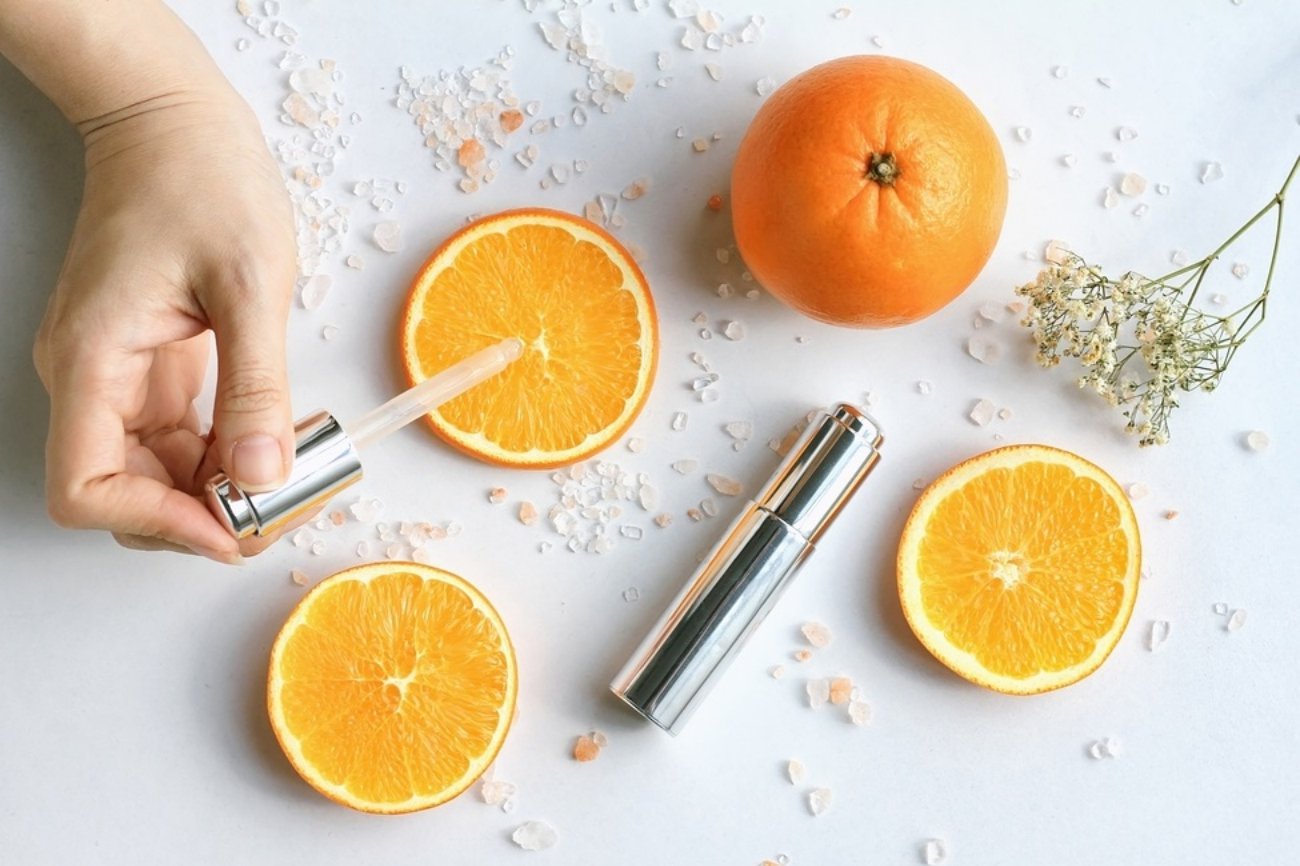 Vitamin C là thành phần không thể thiếu trong các sản phẩm serum