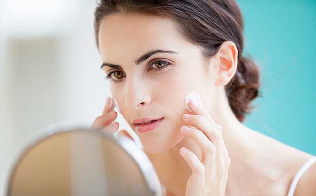 Sử dụng những sản phẩm trị nám sau sinh có nguồn gốc từ thiên nhiên.