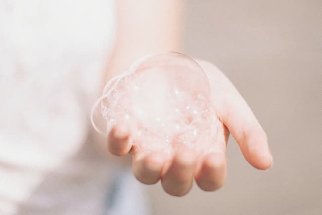 Lựa chọn sản phẩm có thành phần phù hợp để tránh kích ứng.