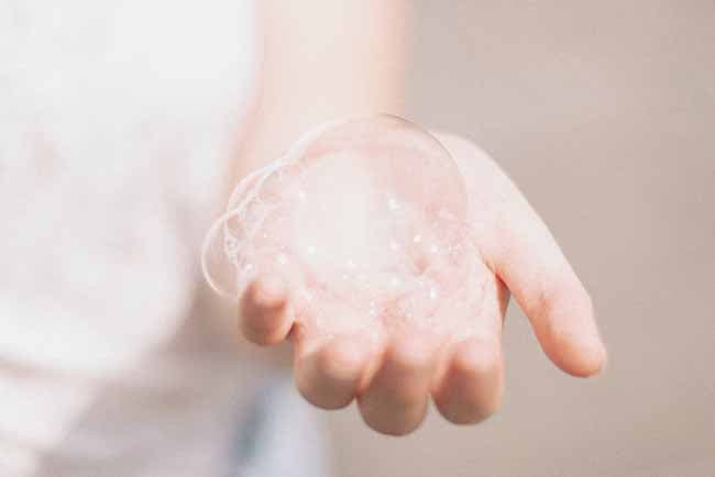 Chất tạo bọt là một thành phần phổ biến trong ngành sản xuất  mỹ phẩm.