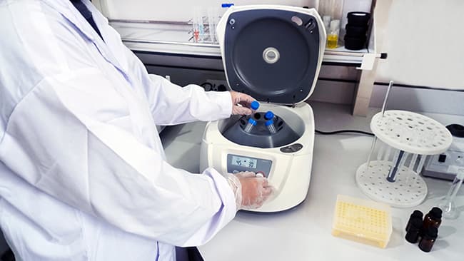 Xây dựng và phát triển công thức mỹ phẩm cho khách hàng