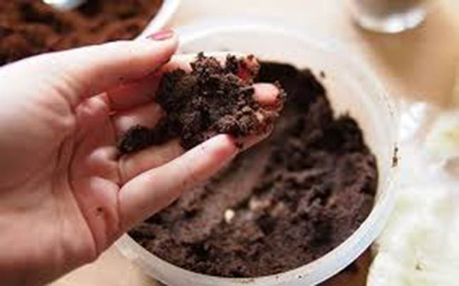 Sử dụng Cà Phê làm mặt nạ chăm sóc da hiệu quả.