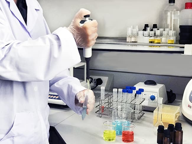 Đội ngũ điều chế công thức mỹ phẩm chất lượng