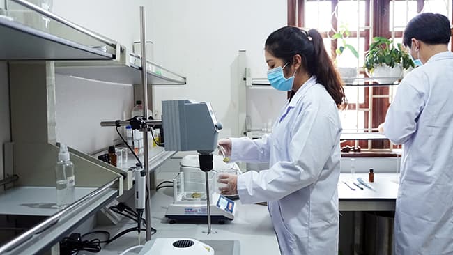 Công thức gia công mỹ phẩm được nhiều chuyên gia đặc biệt nghiên cứu.