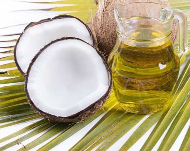 Dầu Dừa không thể thiếu cho quá trình chăm sóc da nám.