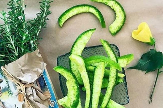 Dầu gội từ vỏ Bưởi có tác dụng kích mọc tóc, giảm rụng, kháng khuẩn, trị gàu.