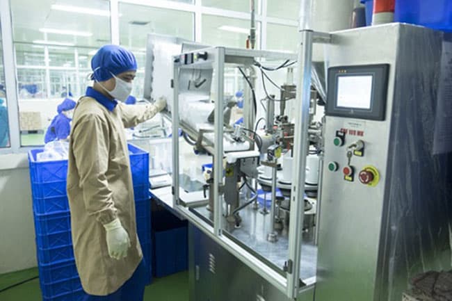 Đội ngũ gia công mỹ phẩm được đào tạo với chuyên môn cao
