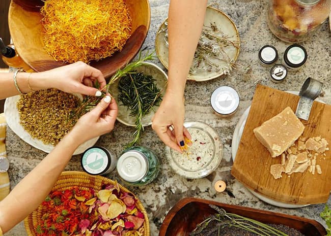 Các cá nhân kinh doanh mỹ phẩm handmade là một trong những khách hàng của Labcos tại Quận Long Biên.