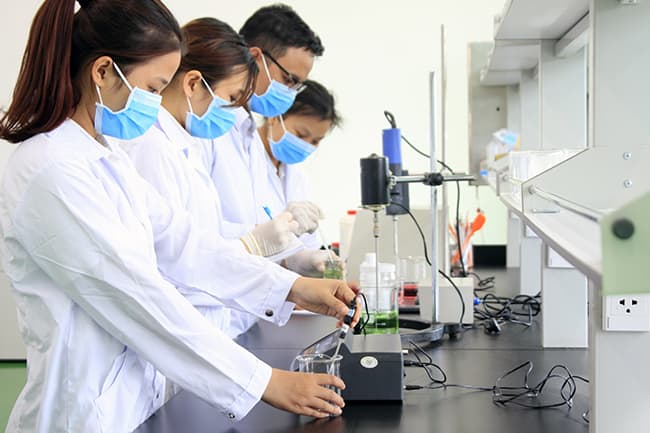 Quá trình nghiên cứu, phát triển công thức thuộc công đoạn gia công mỹ phẩm trọn gói tại Labcos