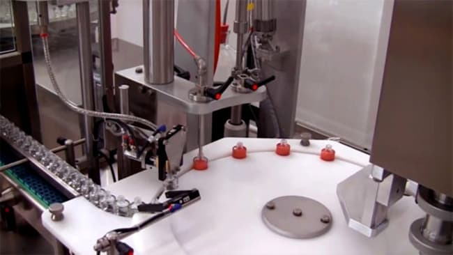 Labcos có dây chuyền xưởng gia công và sản xuất lớn; toàn thể hệ thống thiết bị của Labcos đều lấy đặt từ nước ngoài.