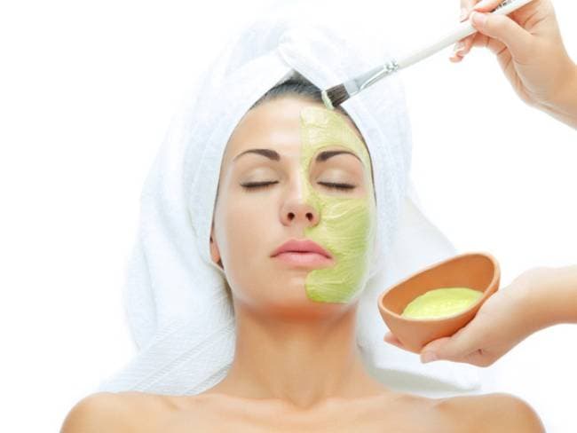 dưỡng da mặt với gel nha đam