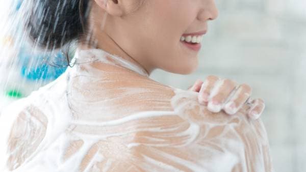 tắm trắng tại nhà với mỹ phẩm thiên nhiên