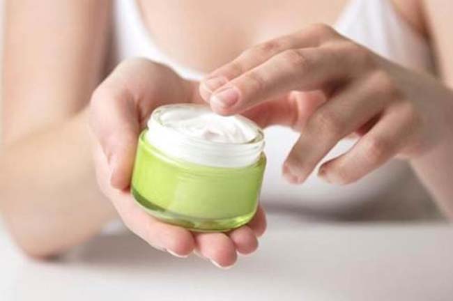 Nha Đam và dầu Dừa kết hợp dưỡng da tối ưu.
