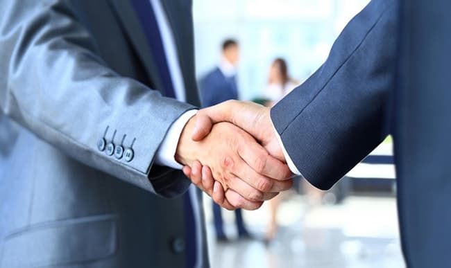 Tiến hành ký hợp đồng sản xuất và gia công mỹ phẩm với khách hàng tại Đà Nẵng.