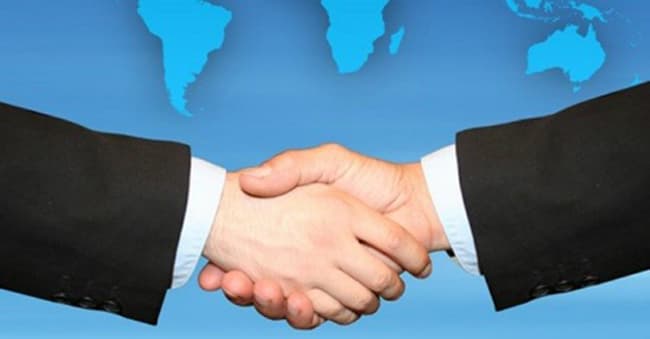 Tiến hành ký hợp đồng sản xuất và gia công mỹ phẩm với khách hàng tại Quảng Ngãi.