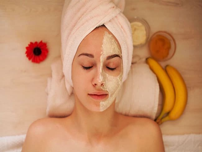 Chuối chứa các chất dinh dưỡng cần thiết cho độ đàn hồi của da giúp xóa bỏ chứng tăng sắc tố