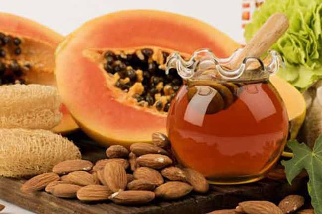 Đu đủ rất giàu Vitamin A và enzyme Papain giúp loại bỏ các tế bào chết trên da, giúp cải thiện làn da.