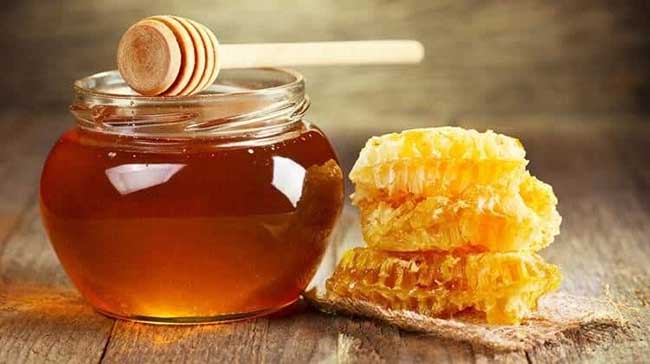 Mật Ong chứa nhiều thnahf phần tự nhiên có khả năng trị mụn.