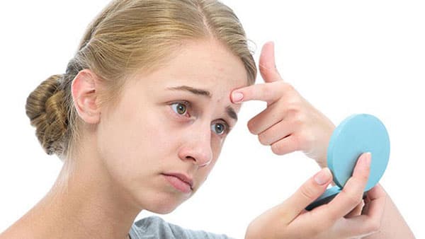 Mụn ẩn là gì? Điều trị mụn ẩn hiệu quả tại nhà?