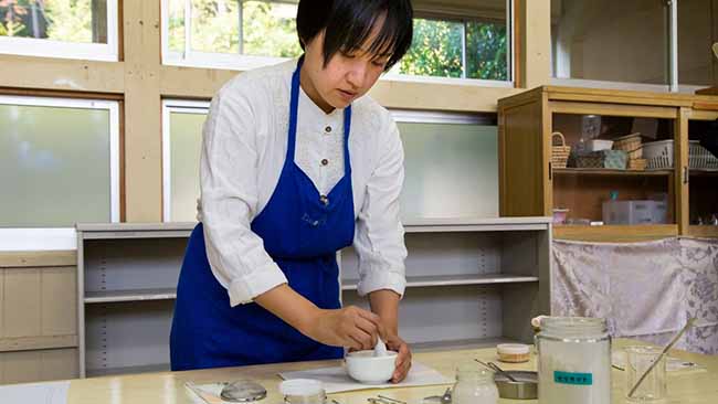 Các cá nhân kinh doanh mỹ phẩm handmade là một trong số khách hàng của Labcos tại Quận Bình Thủy.