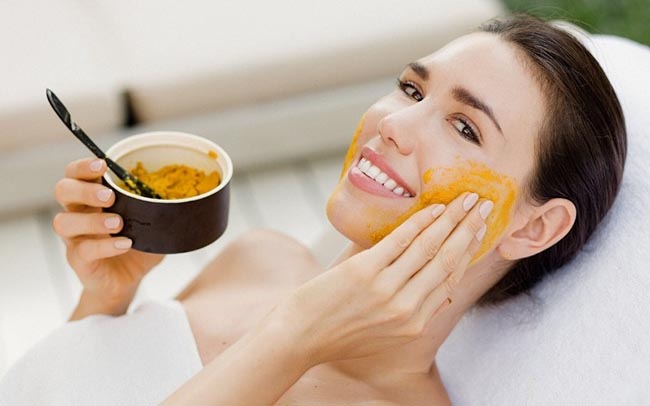 Nghệ chứa các thành phần kháng khuẫn hỗ trợ trị mụn.