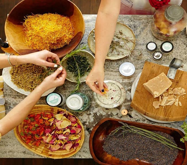 Các loại sản phẩm mỹ phẩm natural, đáp ứng tối đa nhu cầu về nguyên liệu mỹ phẩm chất lượng cao cho khách hàng