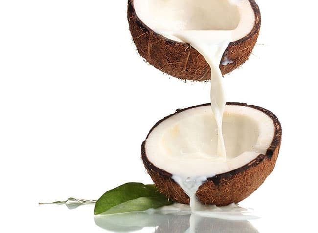 Dừa được sử dụng làm nguyên liệu gia công trong nhiều loại mỹ phẩm.