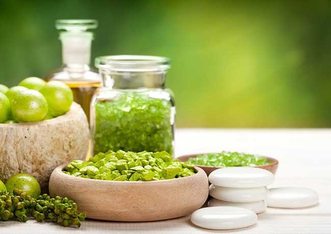 Lựa chọn nguồn nguyên liệu mỹ phẩm sạch góp phần tạo nên chất lượng cho sản phẩm.