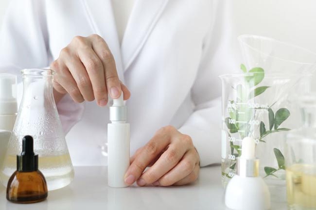 Nguồn nguyên liệu chất lượng đóng vai trò quan trọng cho công thức mỹ phẩm.