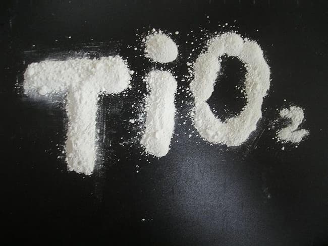 Titanium Dioxide giúp son lên màu được chuẩn hơn