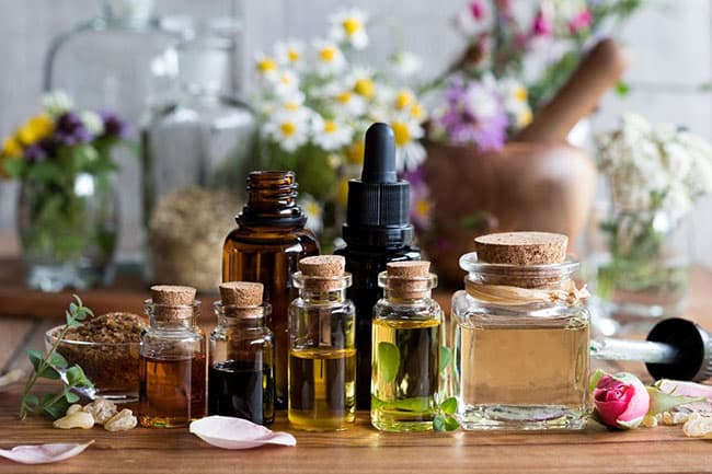 Tinh dầu là một loại nguyên liệu mỹ phẩm được ưa chuộng nhất