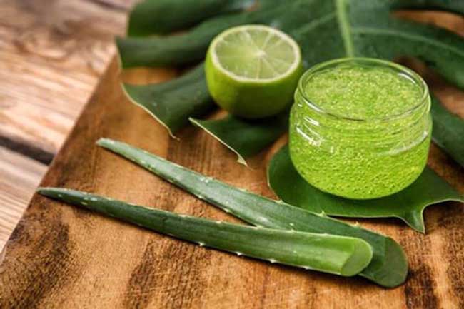 Nước Nha Đam và Chanh giúp tẩy tế bào chết cho da.