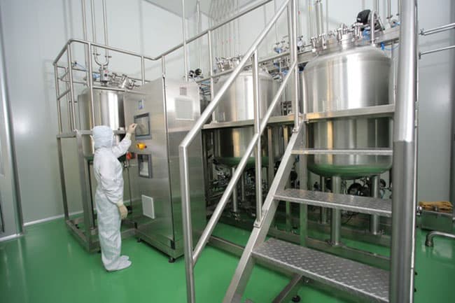 Chúng tôi là một trong những nhà máy dây chuyền xưởng gia công mỹ phẩm tại VN có giấy chứng nhận GMP