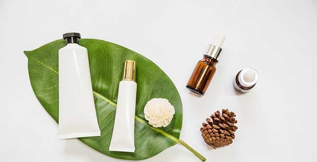 Nhiều dòng mỹ phẩm thiên nhiên ngày một xuất hiện do thị hiếu người tiêu dùng hiện nay.