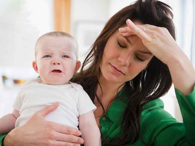 Thay đổi nội tiết tố dẫn đến nám da sau sinh.