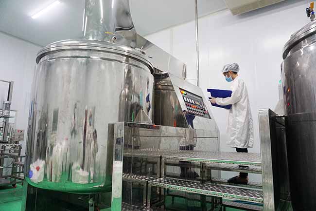 Hệ thống thiết bị và máy móc gia công mỹ phẩm chất lượng hàng đầu.