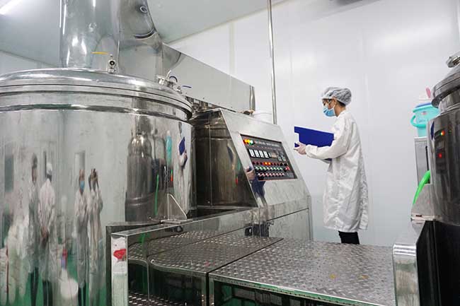 Hệ thống thiết bị và máy móc gia công mỹ phẩm chất lượng hàng đầu.