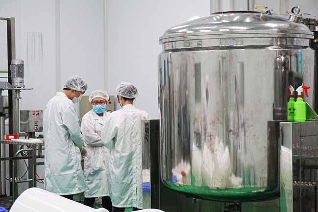 Hệ thống thiết bị và máy móc gia công mỹ phẩm chất lượng hàng đầu.